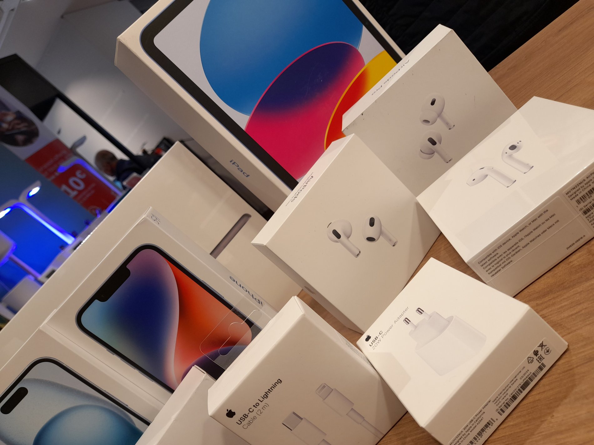 IPhone X 
IPhone 11
iPhone 12
Iphone13
IPhone 14
Iphone15 
IPhone 15 pro 
IPhone 15 pro max 
IPad 
IPad air 
IPad mini 
IPad pro 
Apple Watch SE 
Apple Watch série 5
Apple Watch série 6 
Apple Watch série 9 
Apple Watch ultra 
Apple Watch Ultra 2 
Apple airpods Max 
Airpods 2 
Airpods 3 
Aipods pro 2 
Mac 
MacBook 
IMac 

Dans votre Boulanger Le Comptoir Rouen