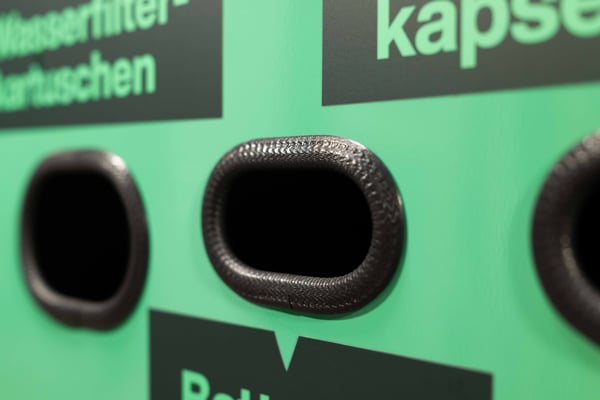 Flexible Einwurföffnungen mit Sammelbehälter