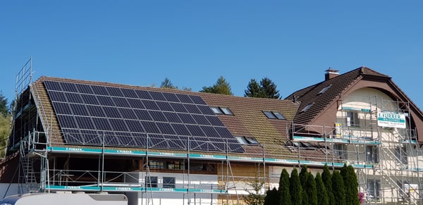 Photovoltaik auf Mehrfamilienhaus