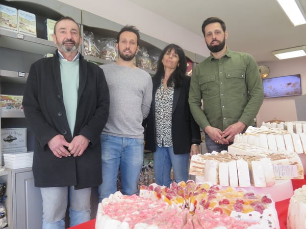 Nougatier artisanal de Montélimar depuis 1900, Nougat de Montélimar fait de manière traditionnelle dans des chaudrons en cuivres