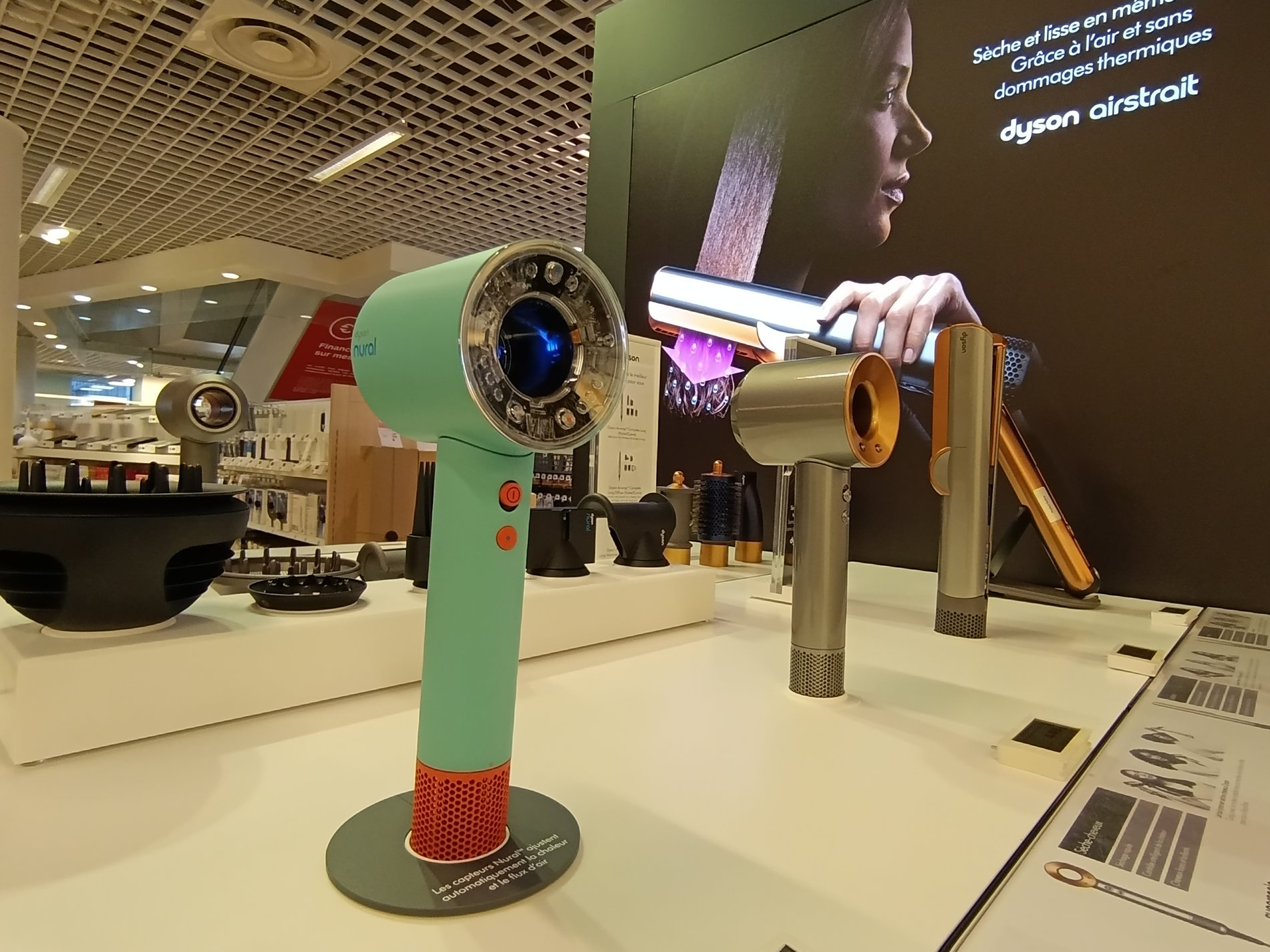 Sèche cheveux Dyson au magasin Boulanger Lyon - Les Cordeliers