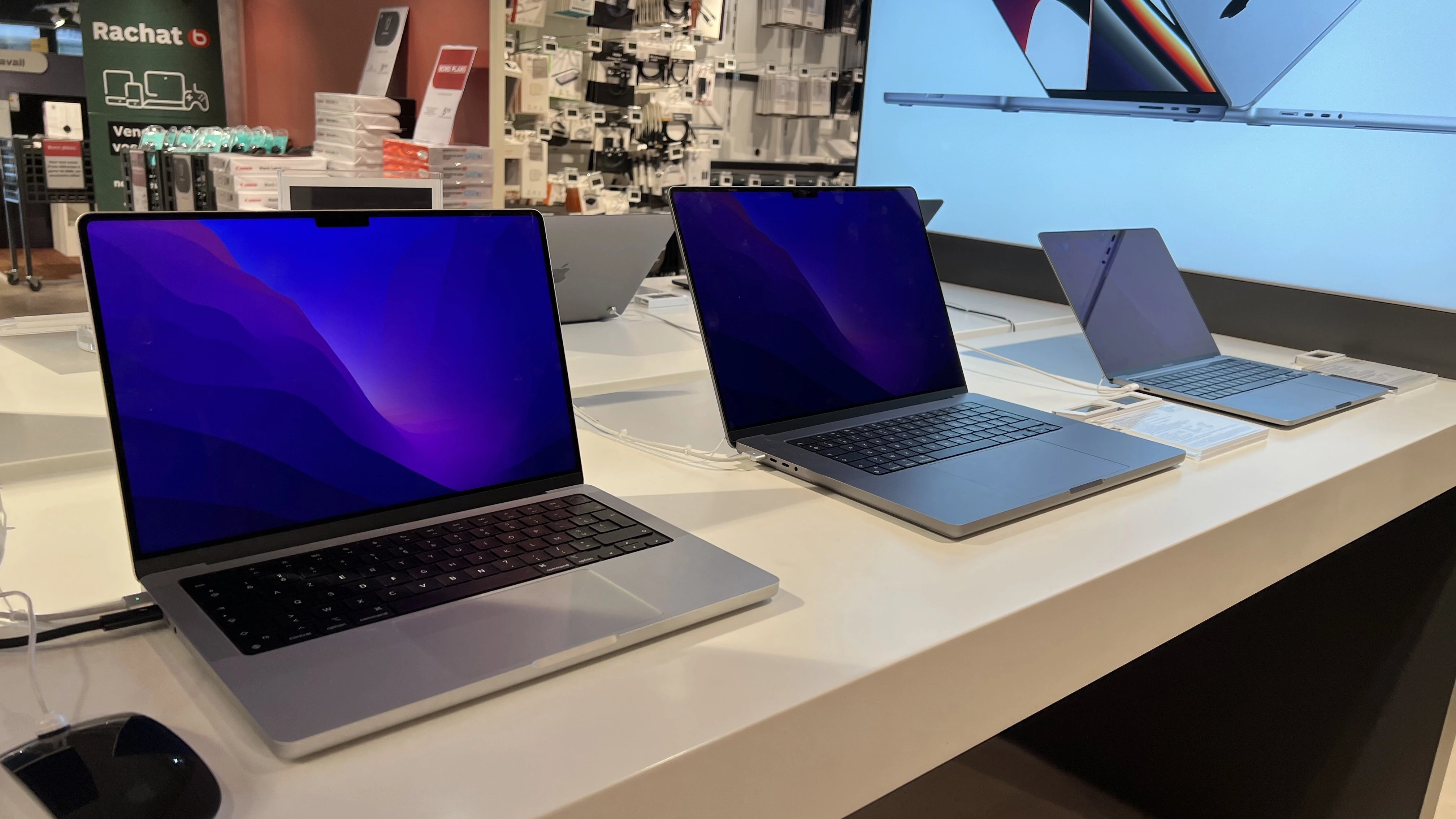 ordinateur portable Apple, Macbook Pro 13 M2, Macbook Pro 14 M1 et Macbook Pro 15 M1 à Boulanger Paris Beaugrenelle