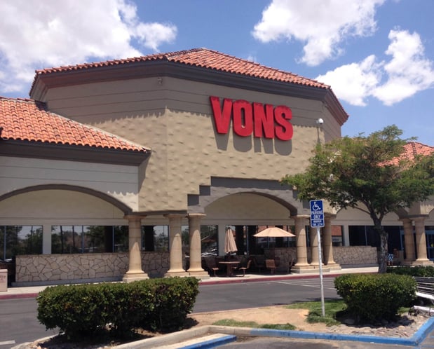 Vons Store Front Picture at 4033 W Ave L in Lancaster CA