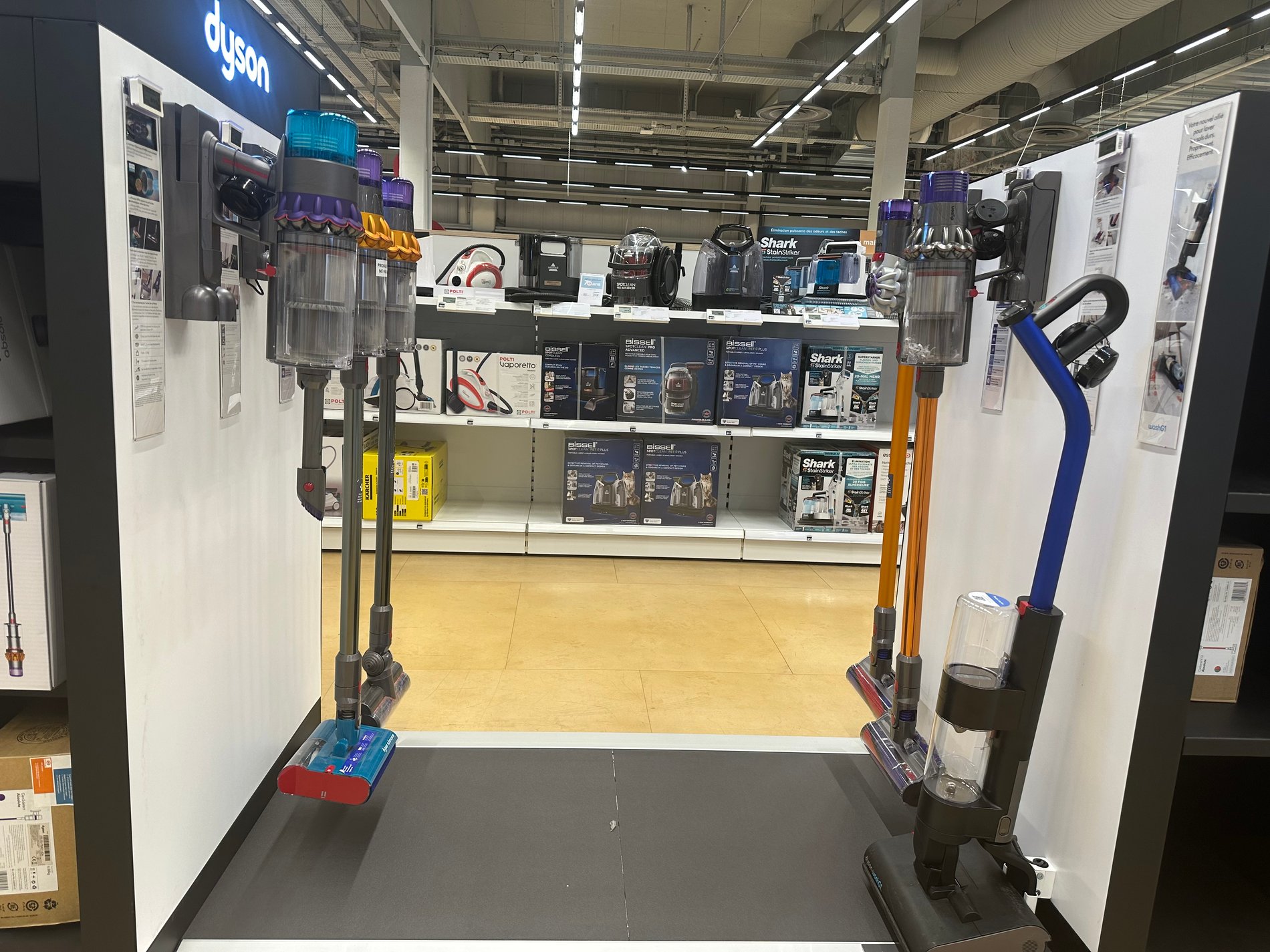 Nouveau meuble aspirateur Dyson chez Boulanger La Valentine