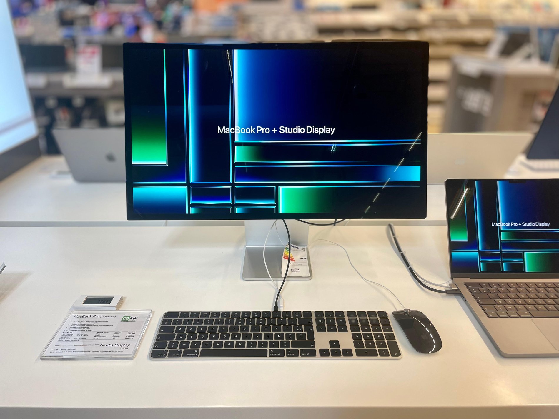 Apple Studio Display, MacBook Pro, Magic Mouse dans votre magasin Boulanger Saint-Nazaire Trignac