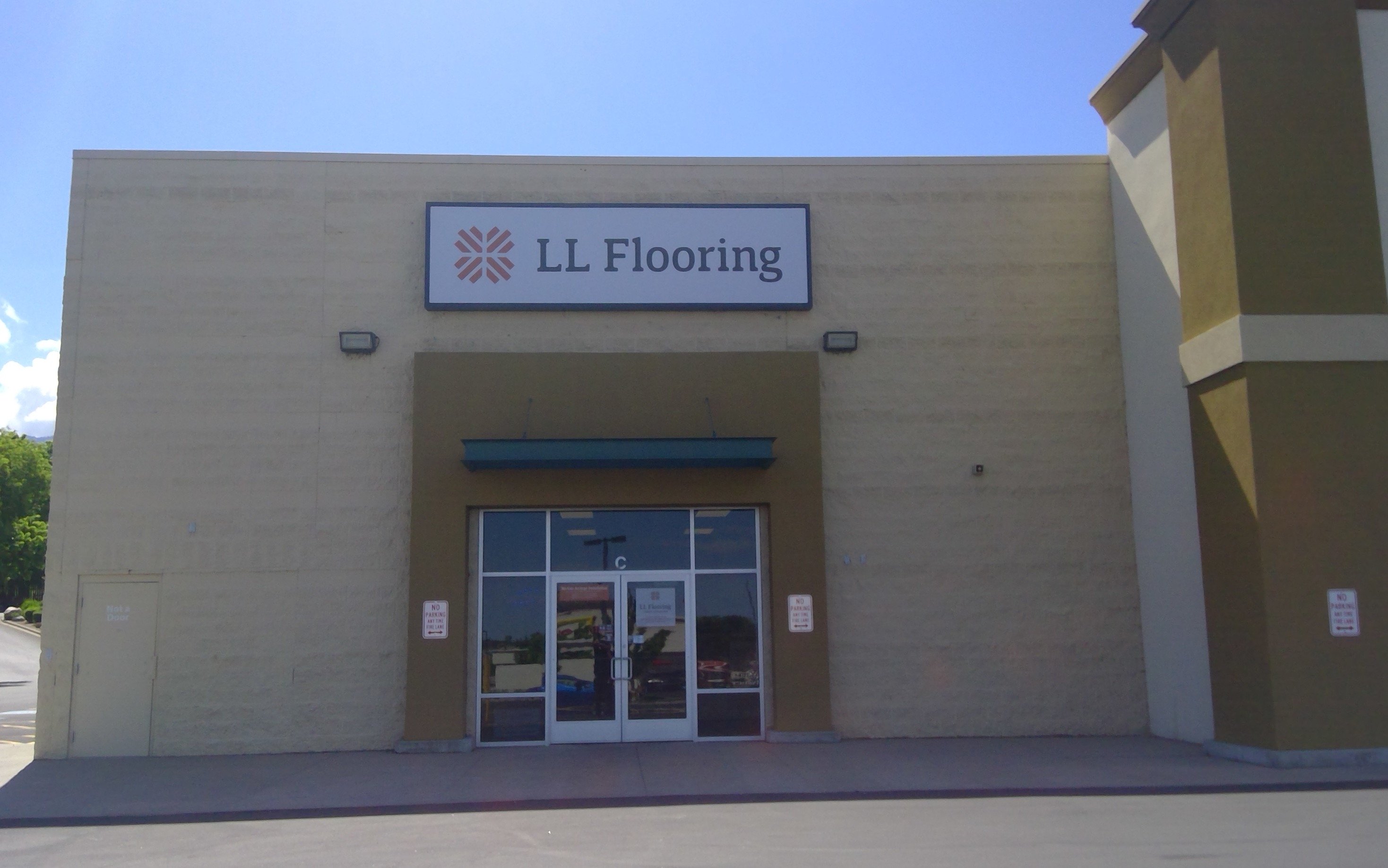 LL Flooring #1386 Riverdale | 4040 Riverdale Road | Storefront
