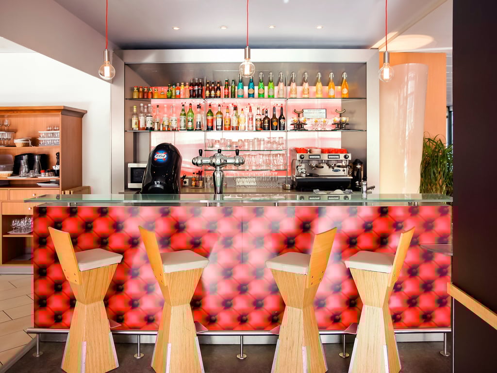 Hotels in Metz Book on