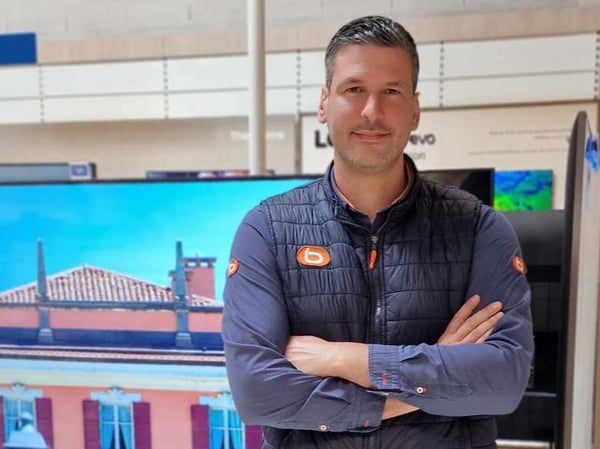 Kévin directeur du magasin boulanger chateauruoux
