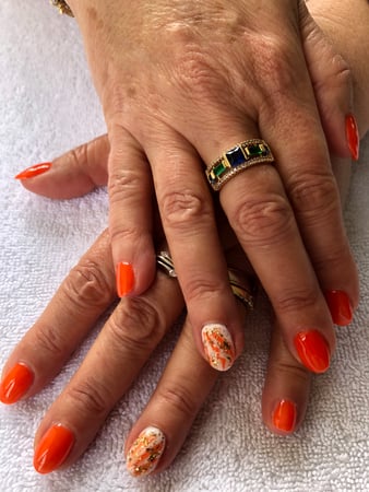 Lorin Neilstyling Hands & Feet