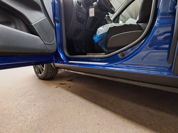 Dacia Bleu choc latéral après
