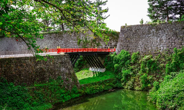 鶴ヶ城城址公園