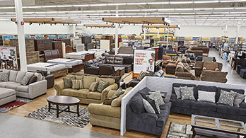 Big Lots sees opening in closeouts