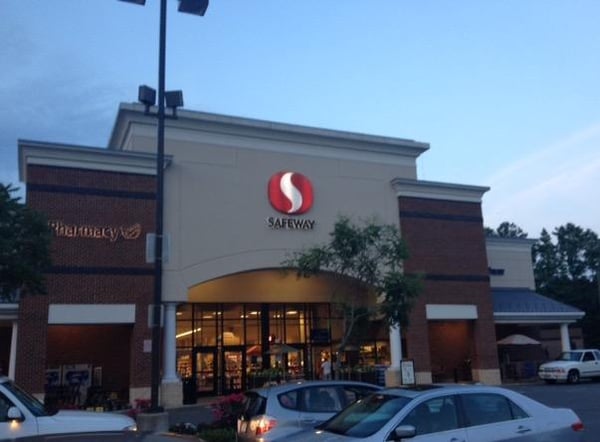Safeway Store Front Picture at 52 W Central Ave in Edgewater MD