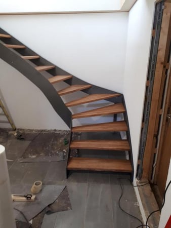 escalier acier-chêne, rénovation de ferme