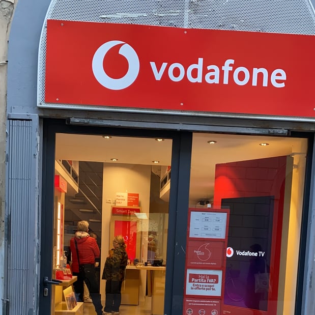 negozio Vodafone di via CINO