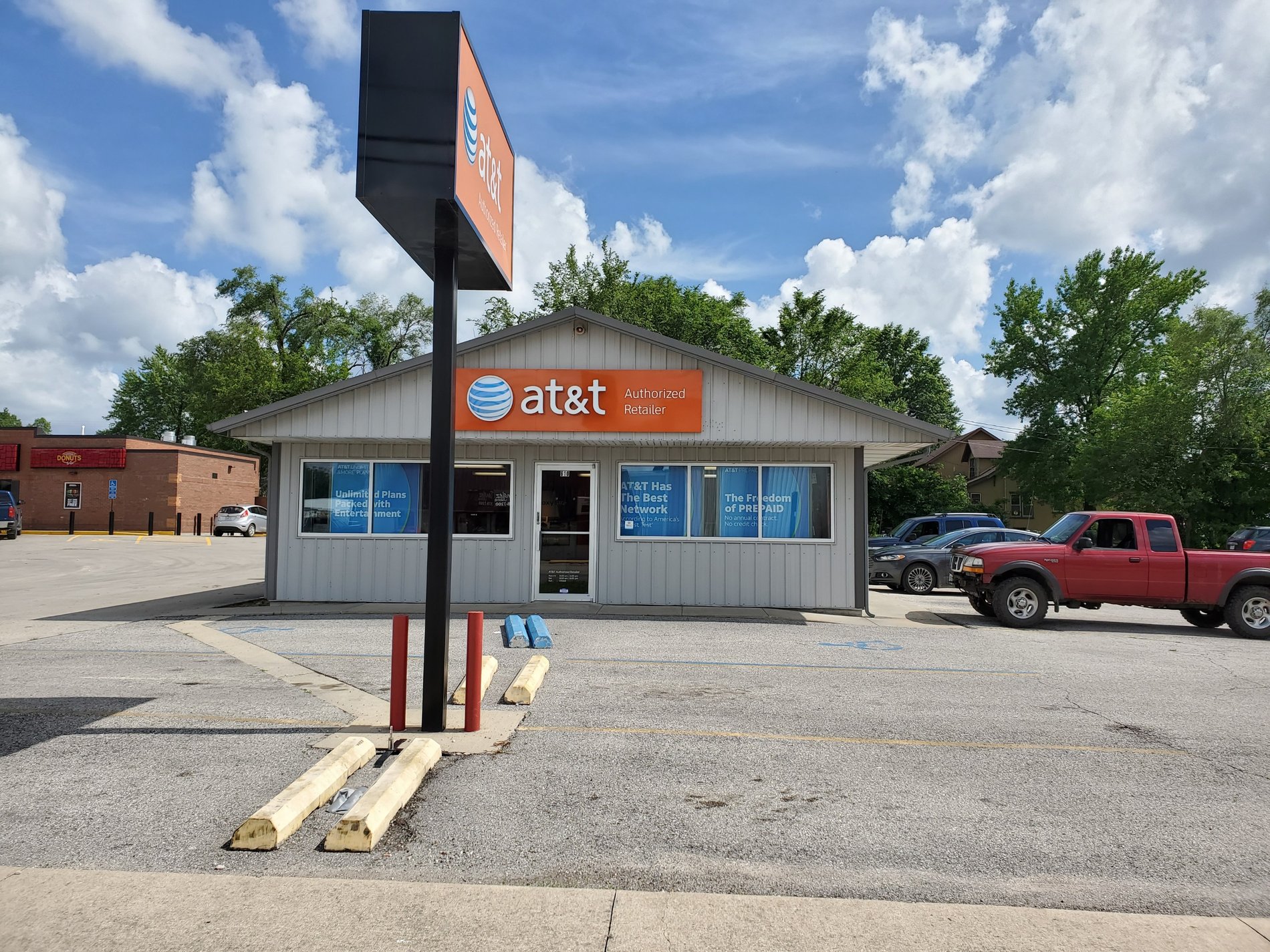 AT&T Store West Newton Street Versailles, MO iPhone & Samsung Deals!