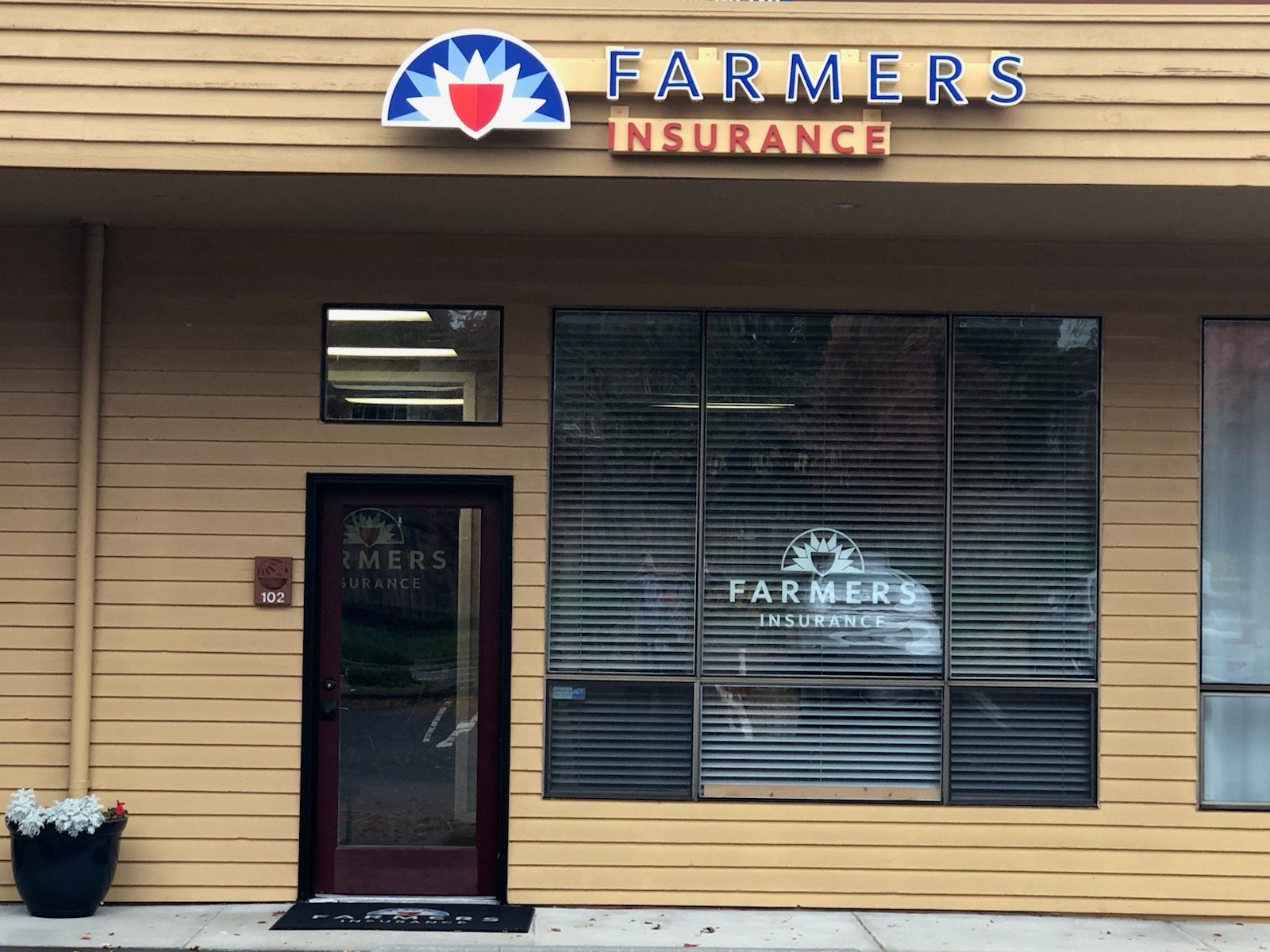 Gray And Gray Insurance On Normandy / 1048 E Normandy Blvd