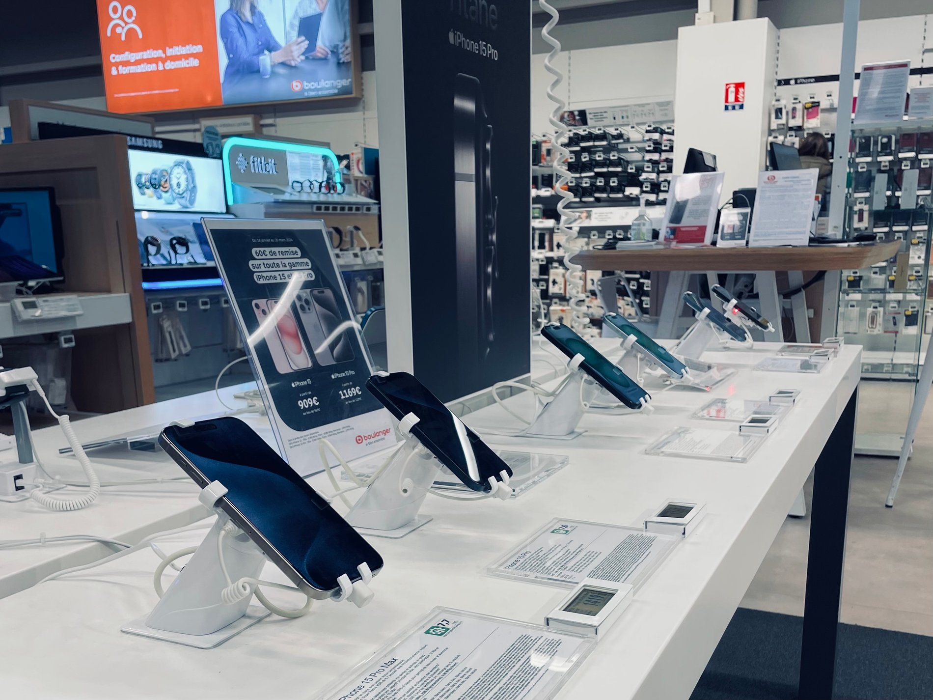 Découvrez notre sélection  d 'iPhone 15, 15 plus , 15 pro , 15 pro max, iPhone 14 et IPhone 13 dans votre magasin Boulanger Villefranche sur Saône