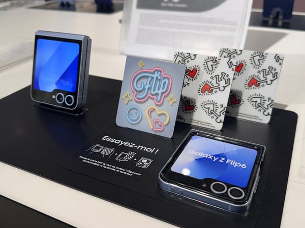 Samsung Galaxy flip, nouveauté Samsung, Samsung Galaxy flip smartphone, coque de rechange, Samsung double ecran