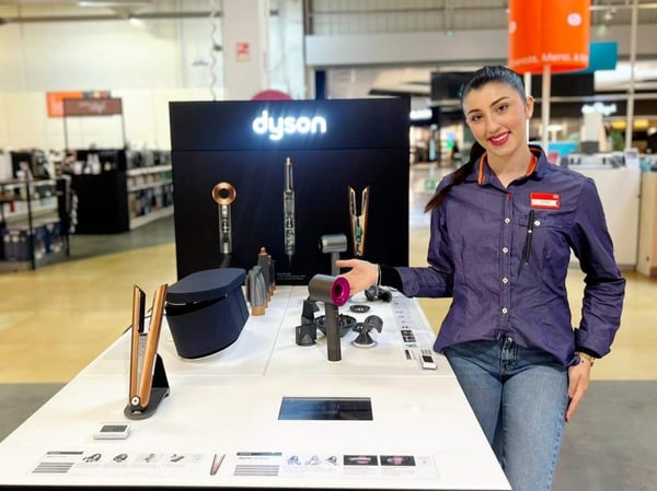 Noemie vendeuse du rayon confort à Boulanger Portet-sur-Garonne