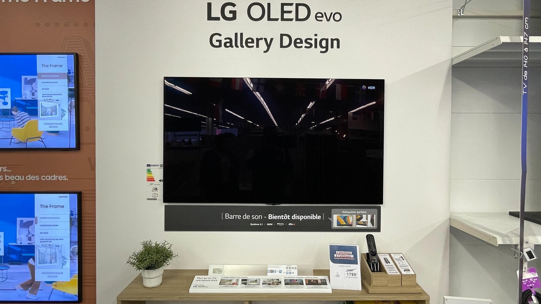 Présentation d'une télévision LG avec un écran OLED EVO situé à Boulanger Rezé.