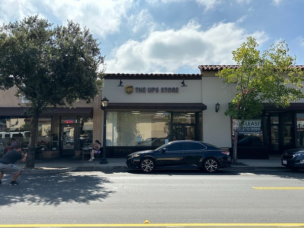 Apple store open for pickup in Valley Plaza Mall parking lot