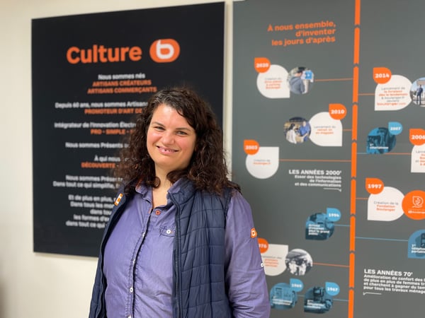 Delphine, conseillère service client