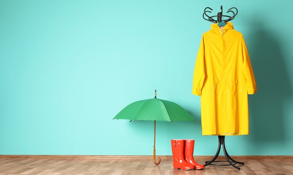 雨合羽、傘、長靴