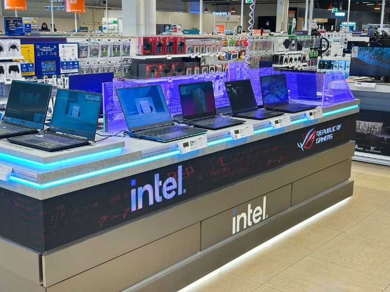 Au magasin Boulanger Avignon Le Pontet nous avons un espace dédié aux ordinateurs gaming Asus. Venez voir les dernières nouveautés et demandez conseils auprès de Loïc, votre expert de la marque Asus.