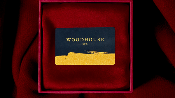 Someone gifting their friend or family member a Woodhouse Spa gift card.