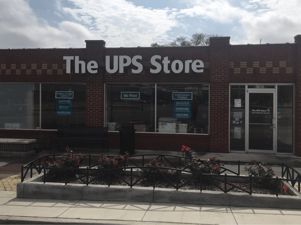 Fachada de The UPS Store On Main Street