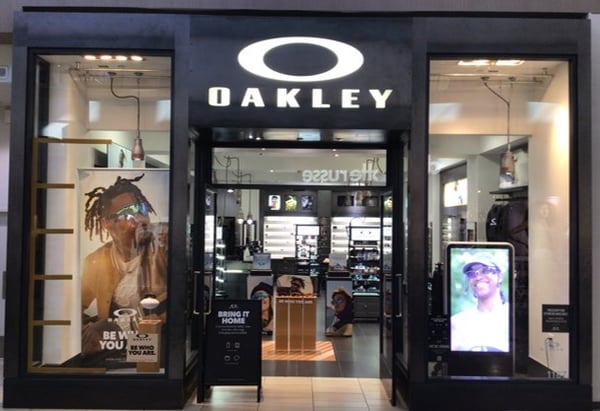 Oakley roosevelt 2024 field mall