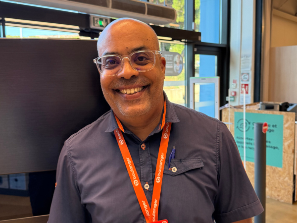 El-Houssaine, conseiller commercial électroménager au magasin  Boulanger Vitrolles Grand Vitrolles