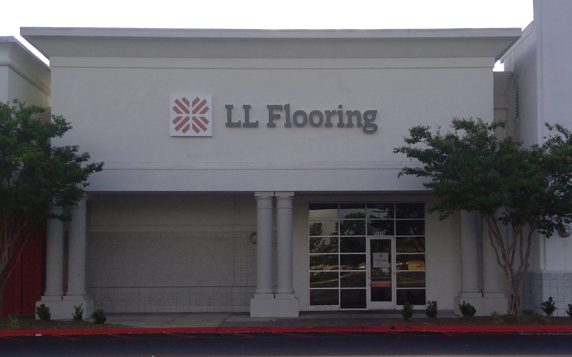 LL Flooring #1394 Lake Charles | 3415 Derek Drive | Storefront