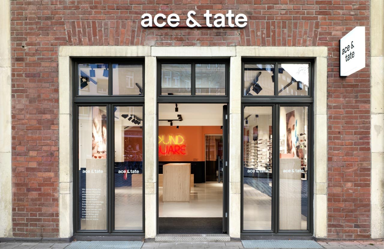 L’intérieur de la boutique Ace & Tate à Königsstraße