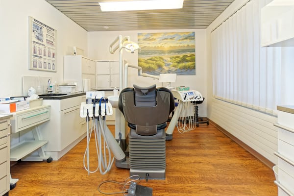 Behandlungsraum - Zahnarztpraxis Lächeln und Beissen in Herisau