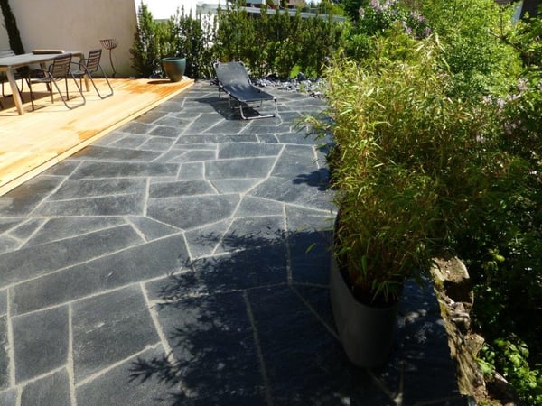 Weg mit seitlicher Bepflanzung  von garbatec ag in Beringen