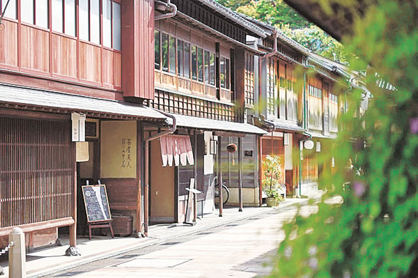 着物を着て歩きたい「ひがし茶屋街」の街並み