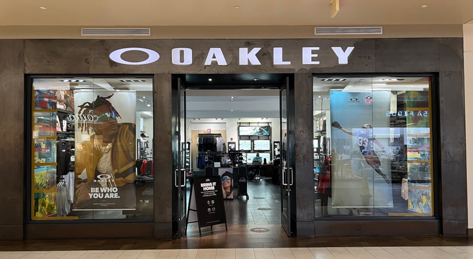 What are Oakley Vault locations?