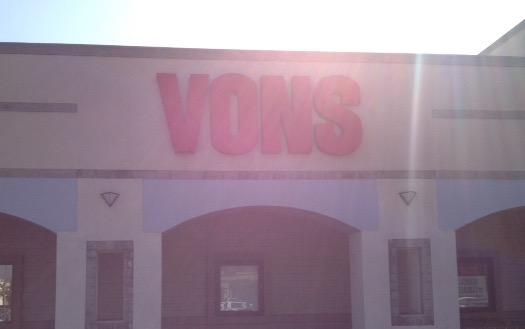 Vons Store Front Picture at 7311 N Figueroa St in Los Angeles CA