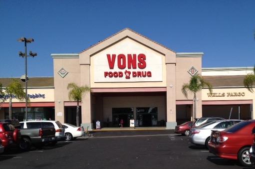 Vons Store Front Picture at 4550 Atlantic Ave in Long Beach CA