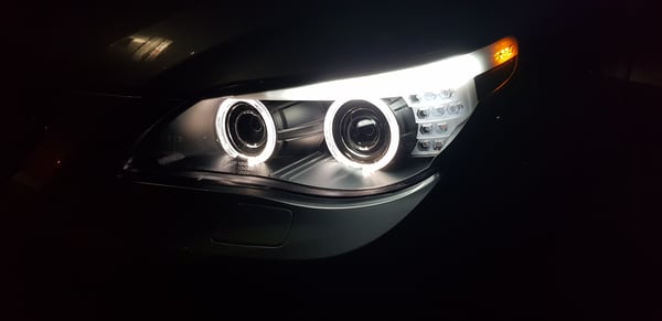BMW E60 Bi-Xenon Angel Eyes LED Scheinwerfer
