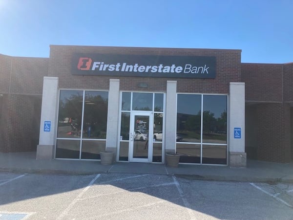 Exterior image of First Interstate Bank in Papillion, NE.