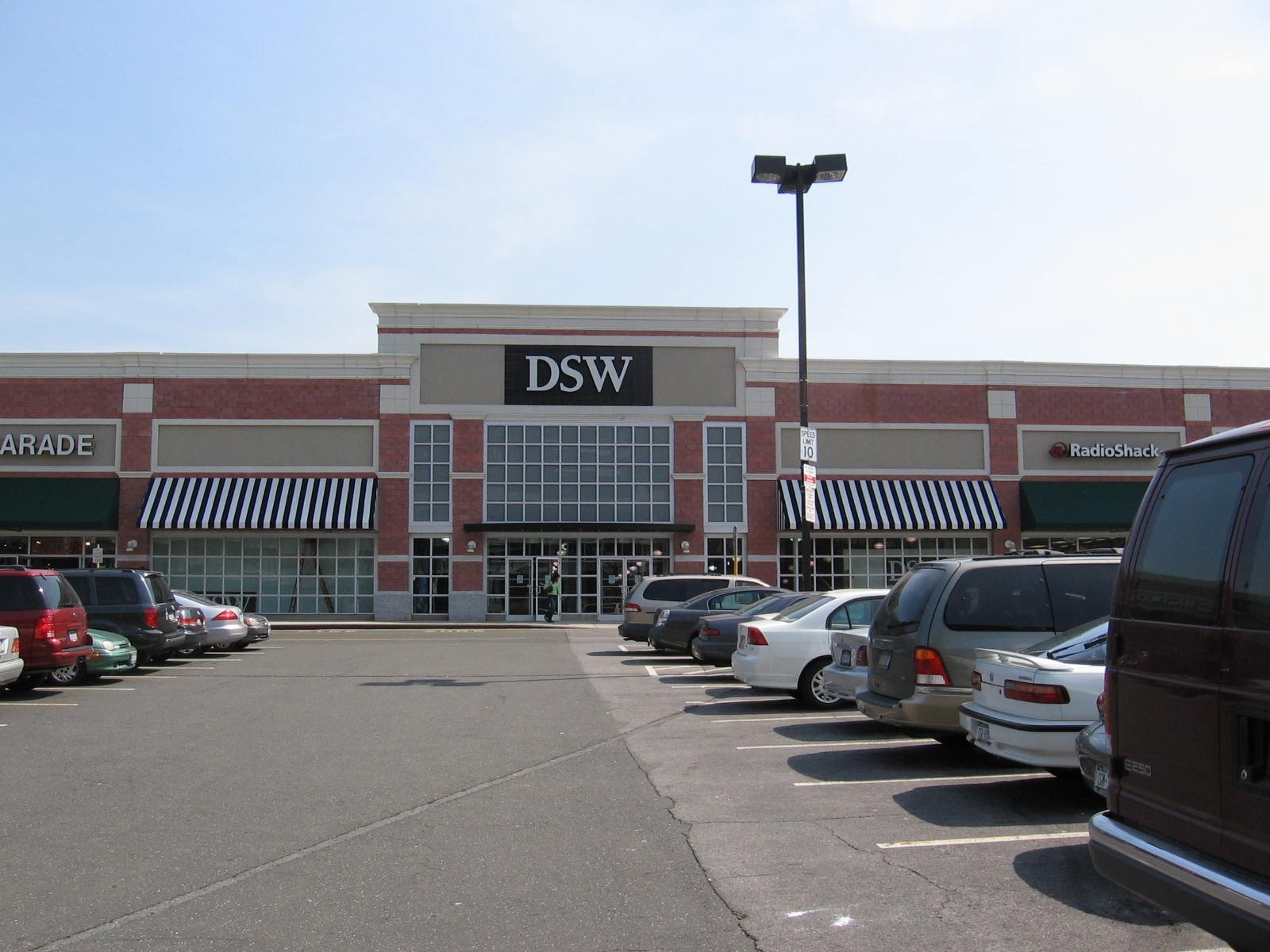 dsw bay plaza