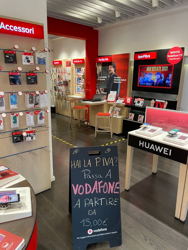 Vodafone Store | Piazza Cavour