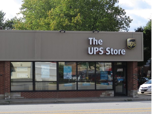 Facade of The UPS Store Oak Lawn