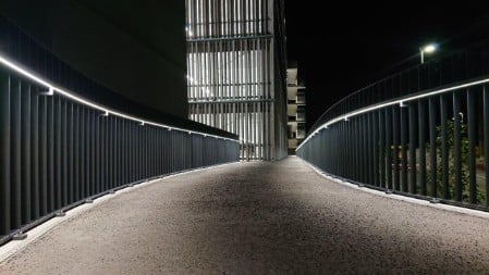 Brücke V-ZUG. LED Handlauf von SLS
