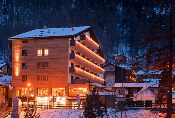 Aussenfassade Winter Hotel Bristol Zermatt
