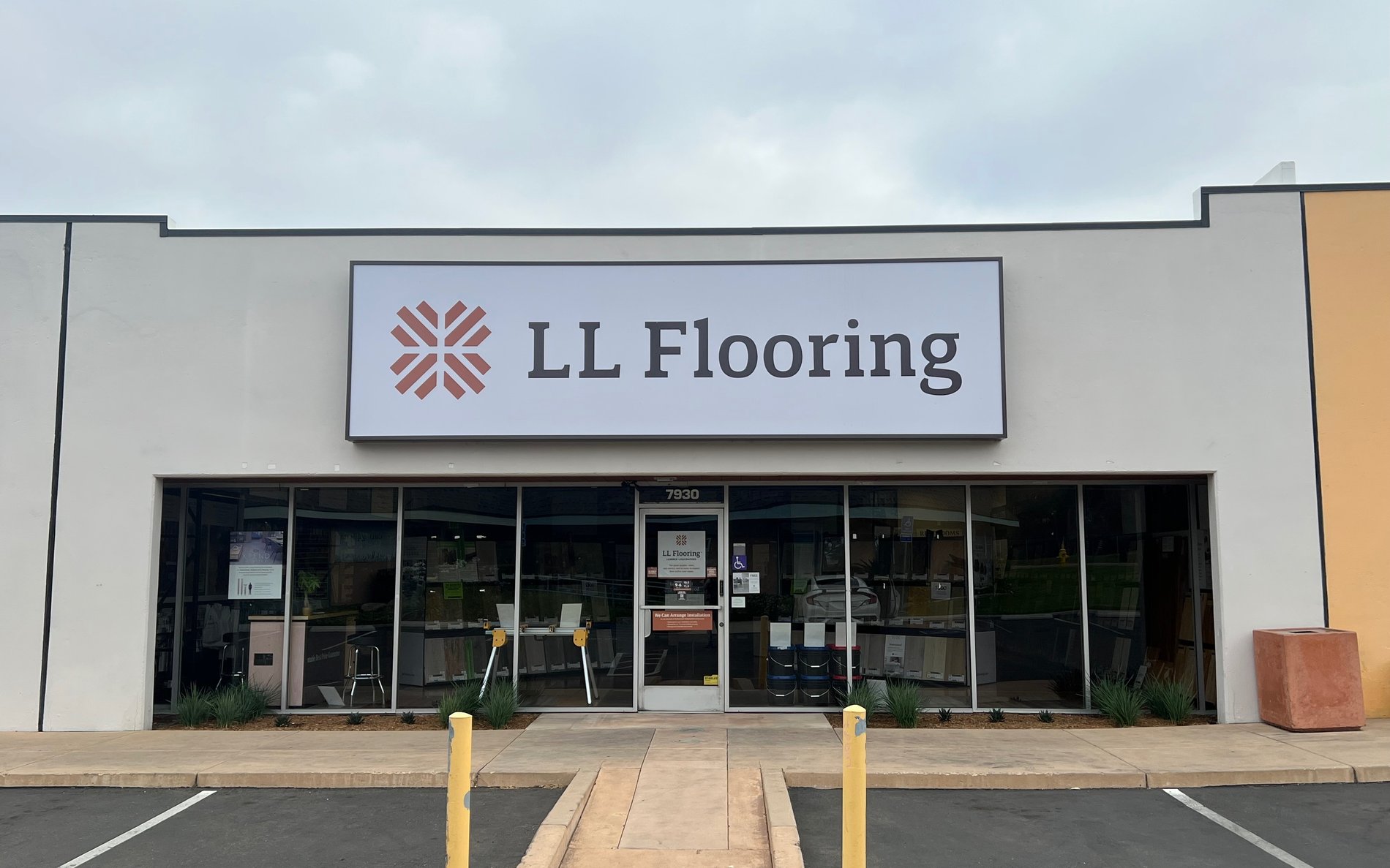 LL Flooring #1040 San Diego | 7930 Miramar Road | Storefront