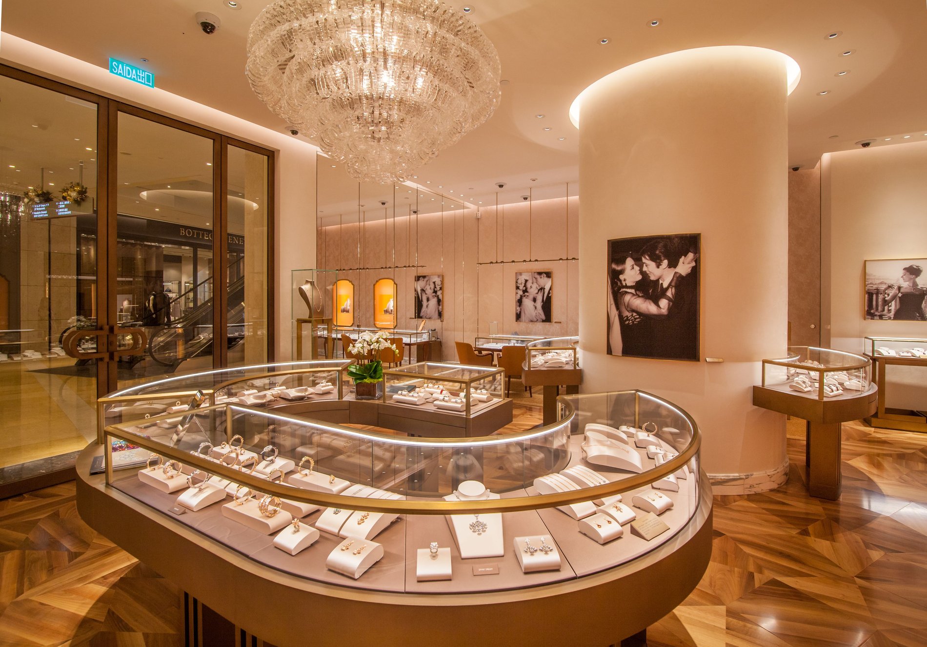 BULGARI | Fine Italian Jewellery, Watches & Luxury Goods in Macau, Avenida  de Sagres, Nape